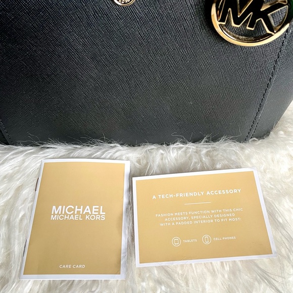 MK Jet Set Med  Leather Pocket Tote - Picture 5 of 5